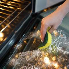Cleaning oven with baking soda