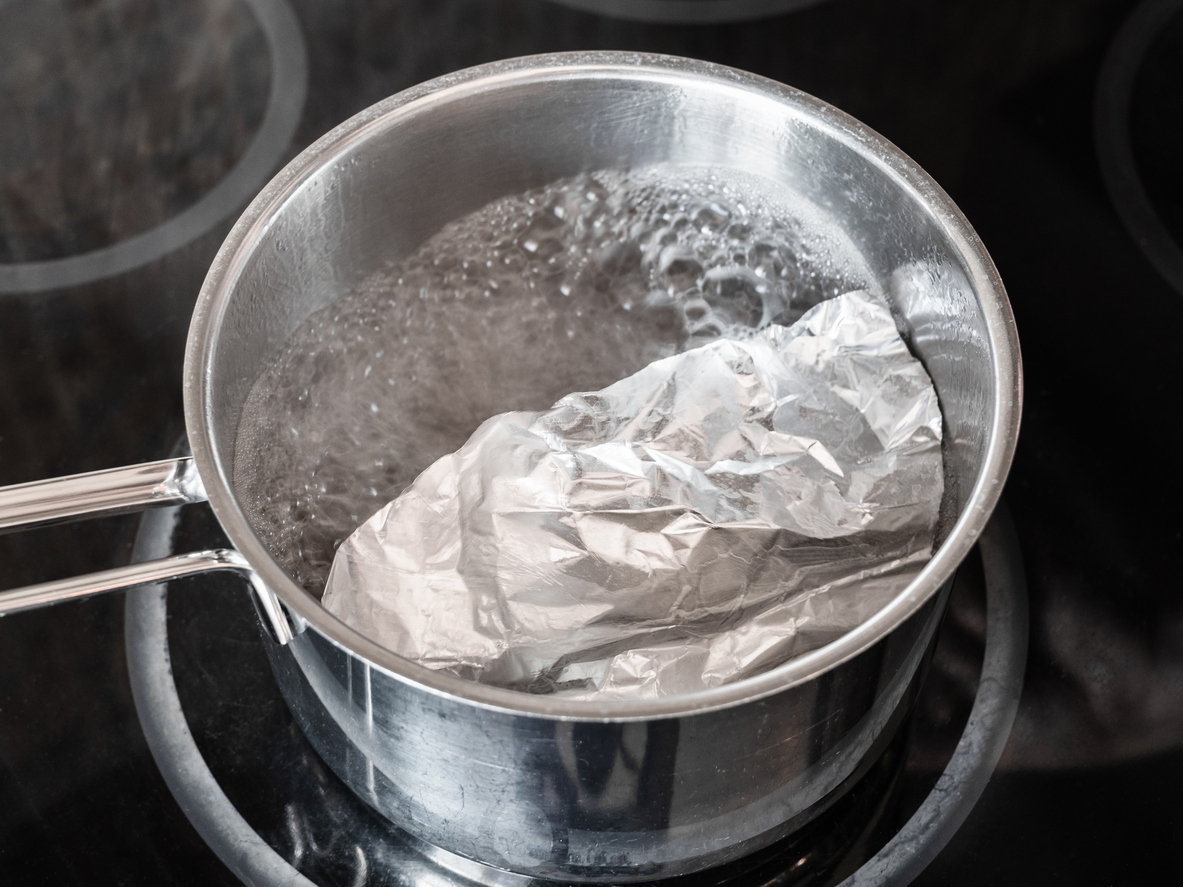 How to Clean Silver With a Homemade Cleaning Solution