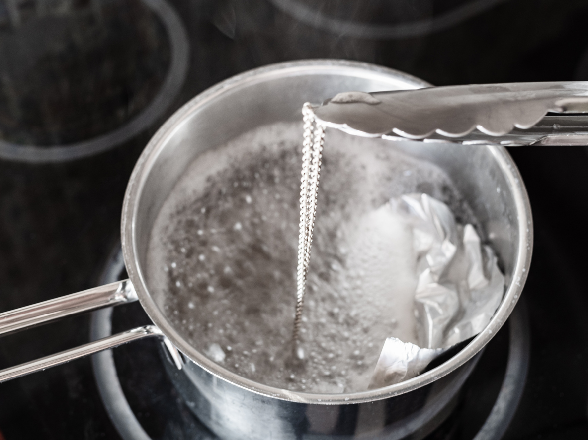 How to Clean Silver With a Homemade Cleaning Solution