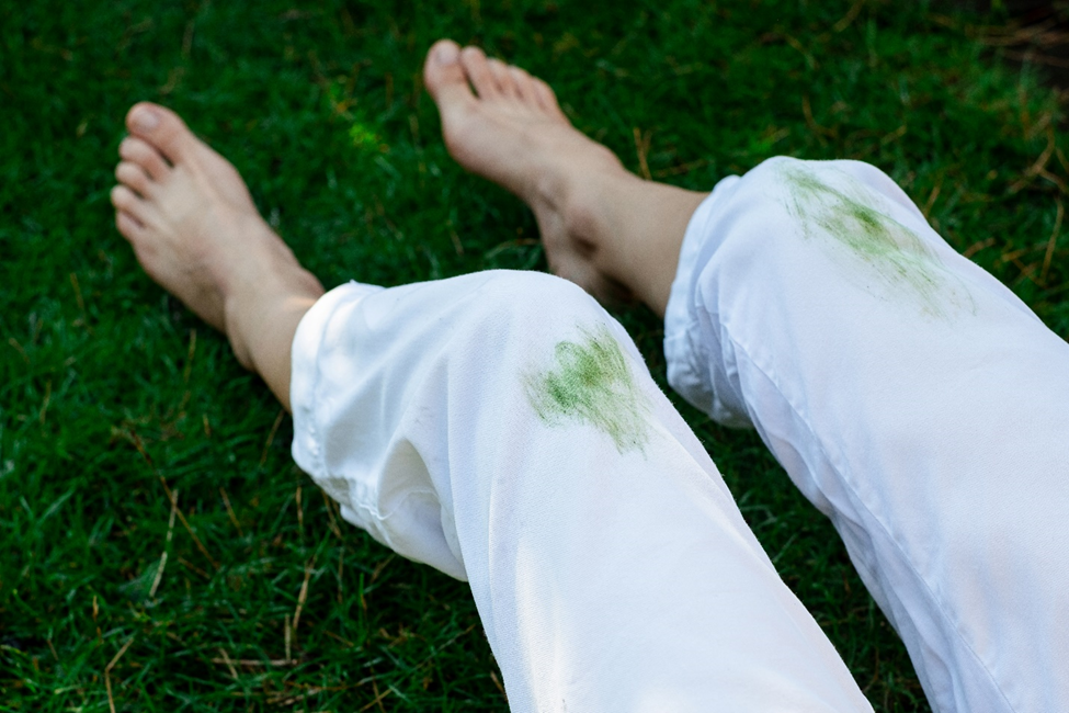 How to get out grass stains from jeans with Arm and Hammer Detergent 