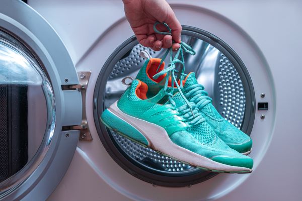 How to Clean Stinky Sneakers In the Washing Machine