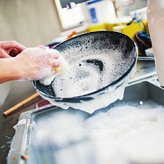 How to wash dishes with baking soda.